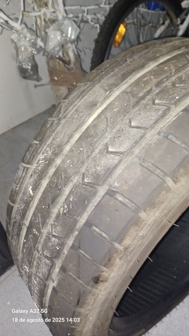 Neumático Goldline 225/45/R17 usado