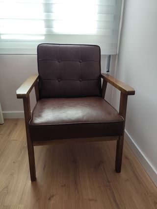 Sillón / silla marrón de madera y piel