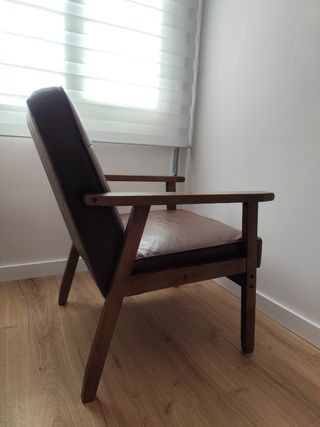 Sillón / silla marrón de madera y piel