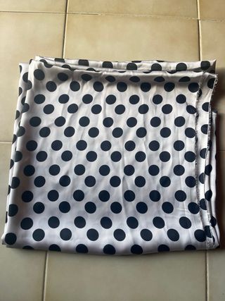 Tessuto a Pois Elegante
misure 285 x 150 cm