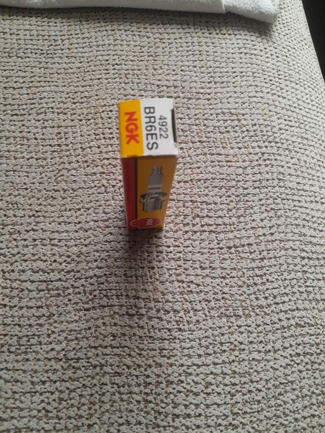 Bujía NGK BR6ES (4922)