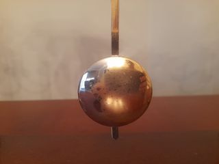 Reloj con candelabros dorados