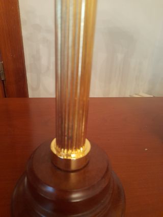 Reloj con candelabros dorados