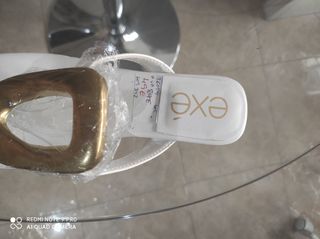 Sandalias blancas doradas