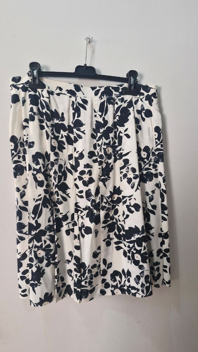 Falda midi estampada blanco-negro