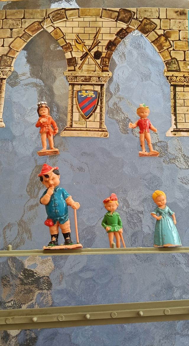 Mini Teatro Airgam antiguo+5 figuras+caja original