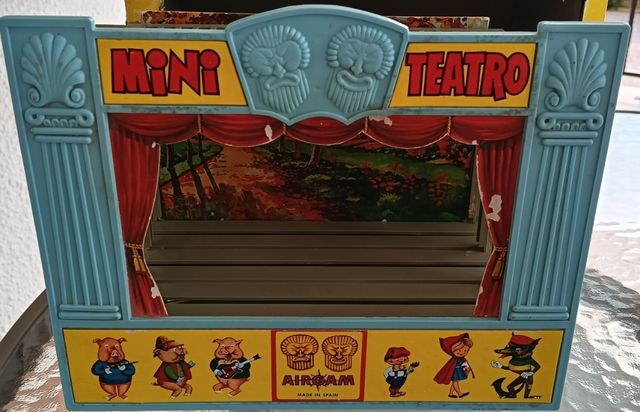 Mini Teatro Airgam antiguo+5 figuras+caja original