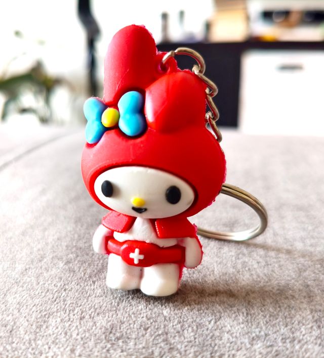 Llavero Hello Kitty Caperucita roja