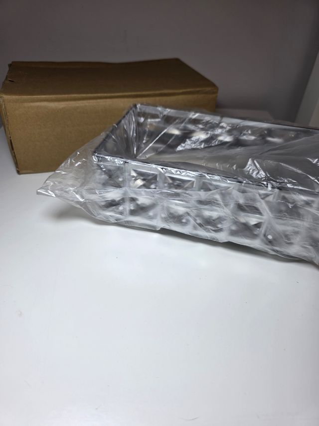 Organizador de maquillaje plateado elegante