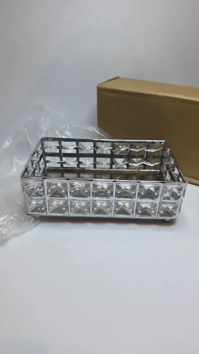 Organizador de maquillaje plateado elegante