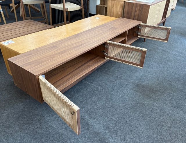 MUEBLE TV ELAN 3 PUERTAS