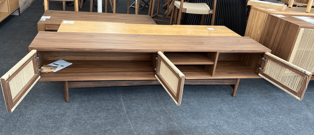 MUEBLE TV ELAN 3 PUERTAS