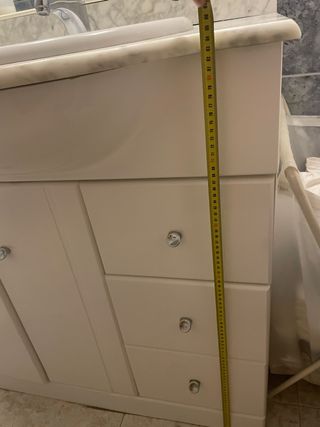 Mueble baño blanco con mármol
