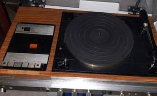 Tocadiscos Sony revisándolo 
podría funcionar 