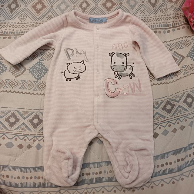 Dos Pijamas Bebé niña .
