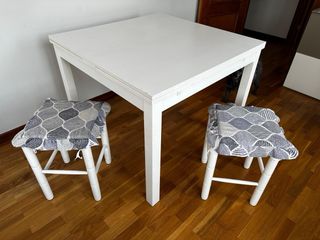 Mesa extensible blanca cuadrada de madera maciza
