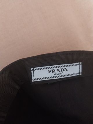 Gorra Prada negra