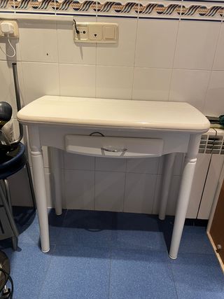 Mesa blanca extensible tipo libro