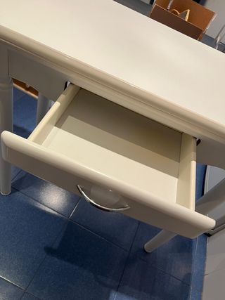 Mesa blanca extensible tipo libro