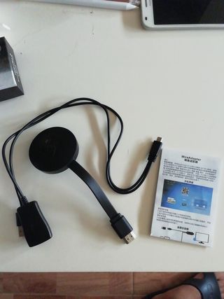 Aparato para compartir la pantalla de móvil a TV