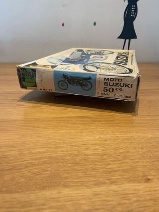 Maqueta Suzuki 50cc Protar 1:9 