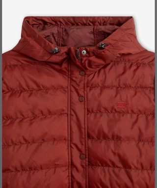 Chaqueta Levis Edie Packable burdeos.