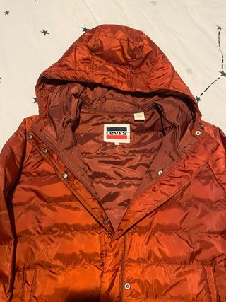 Chaqueta Levis Edie Packable burdeos.