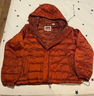 Chaqueta Levis Edie Packable burdeos.