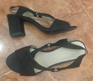 ‼️ PRECIO NO NEGOCIABLE ‼️ 
Zapatos negros tacón