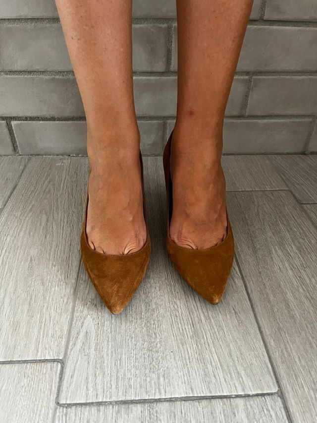 2 USOS.Tacones de ante Massimo Dutti marrón. T.38