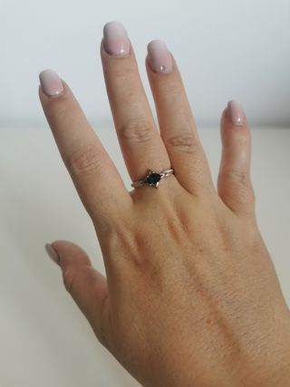 Anillo con topacio azul London.