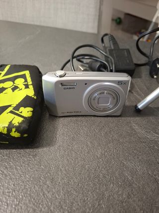 Casio QV-R200 - 14.1 Megapixel