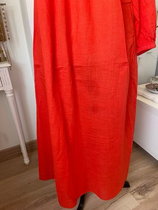 Vestido rojo asimétrico de lino