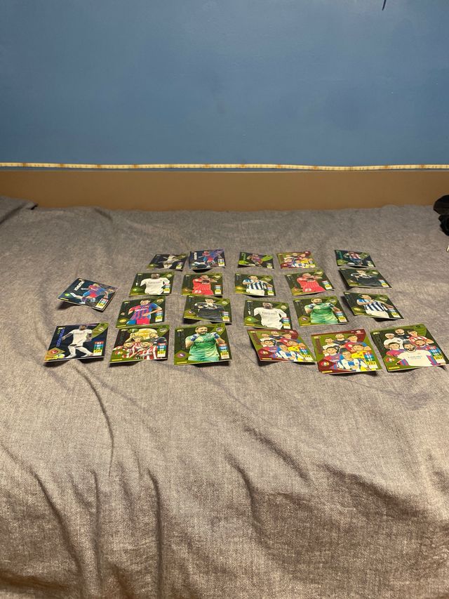 Cromos Adrenalyn XL 21-22