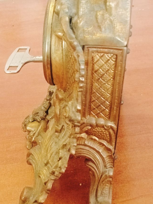 Reloj bronce antiguo 2kg no funciona tiene 115 año