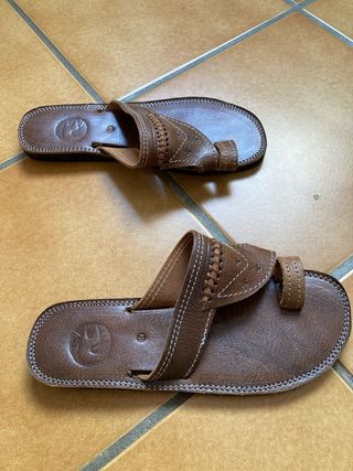 Chanclas piel marrón