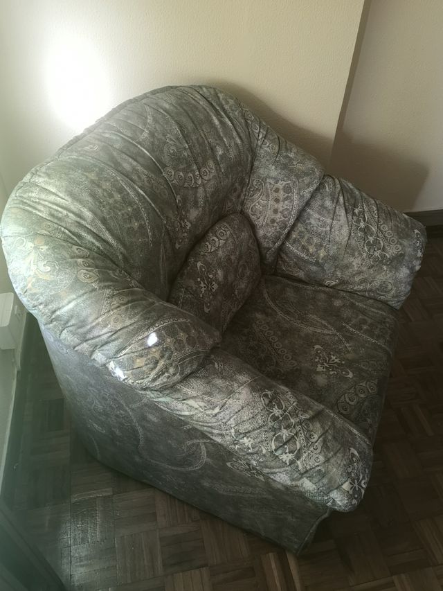 2 Sofás y 2 butacas
