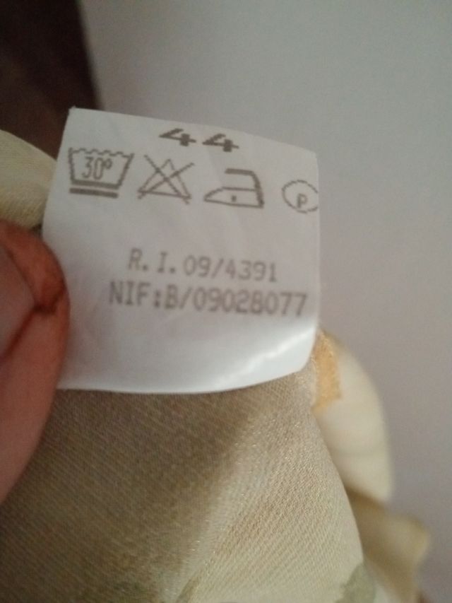 Blusa manga corta de flores y botones de nácar