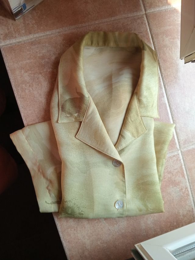 Blusa manga corta de flores y botones de nácar