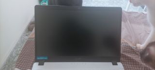 Portátil plateado acer aspire 5