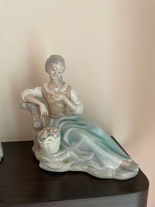 Figura porcelana fina