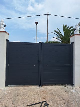 Puerta aluminio 2 hojas