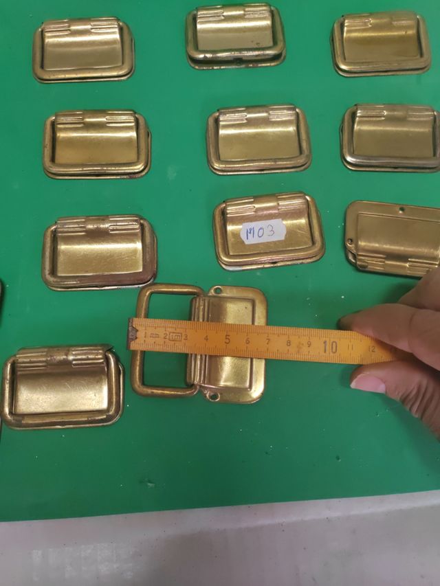  21  Tiradores latón antiguos (60-70)      L8