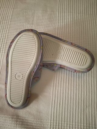 Zapatillas de estar por casa , pantuflas niña 