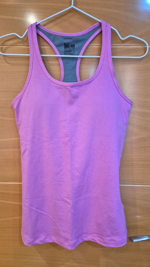 Camiseta Nike Dri-FIT rosa