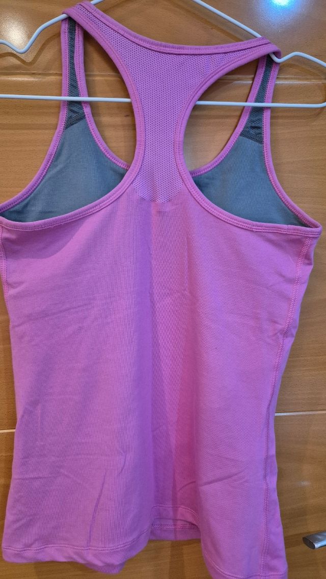 Camiseta Nike Dri-FIT rosa