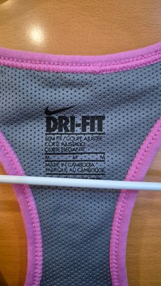 Camiseta Nike Dri-FIT rosa