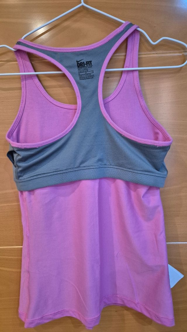 Camiseta Nike Dri-FIT rosa