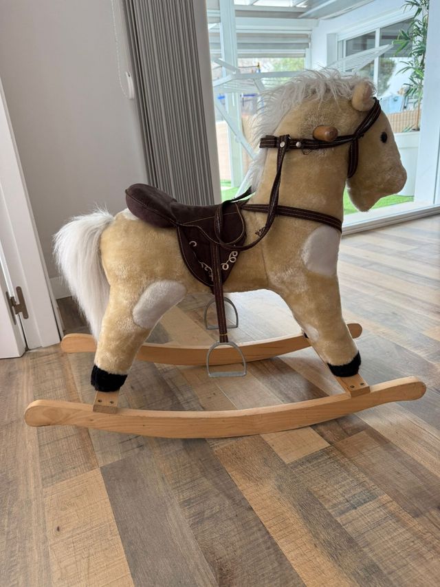 Caballo balancín infantil