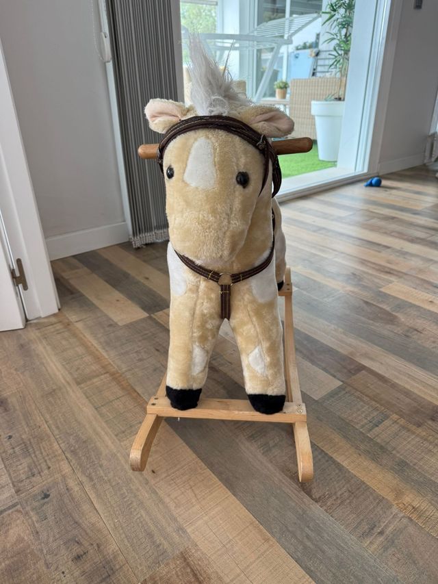 Caballo balancín infantil
